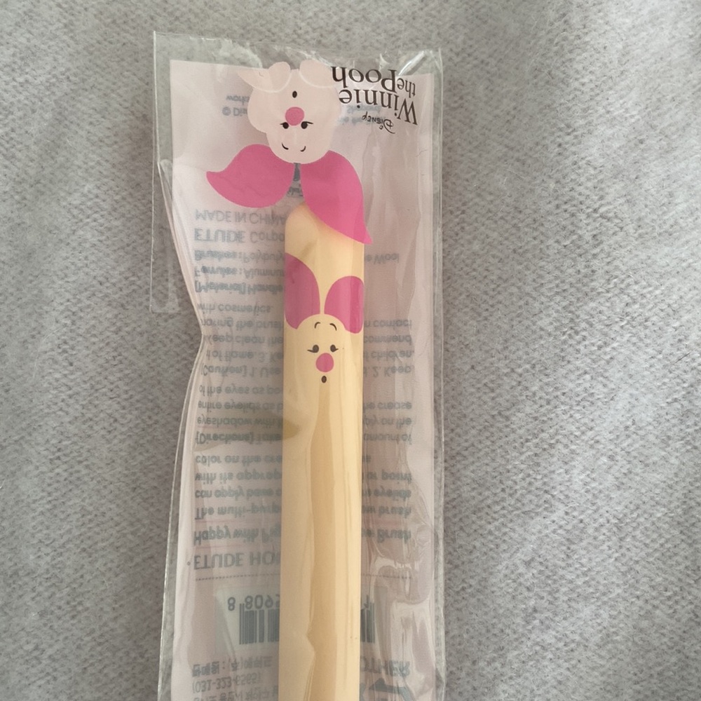 🌟🌟HOST PICK ❤️ 🌟« Happy with Piglet » eye shadow brush NWT